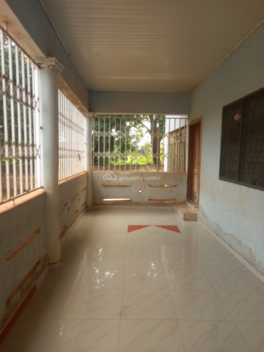 4 Bedrooms, Ofoase, Near Twedie. on Kwadaso Road., Kumasi Metropolitan, Ashanti, House for Sale