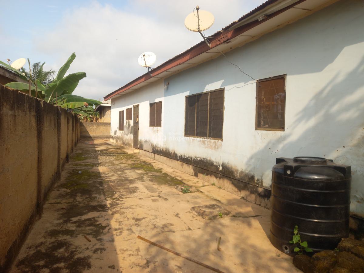 4 Bedrooms, Ofoase, Near Twedie. on Kwadaso Road., Kumasi Metropolitan, Ashanti, House for Sale
