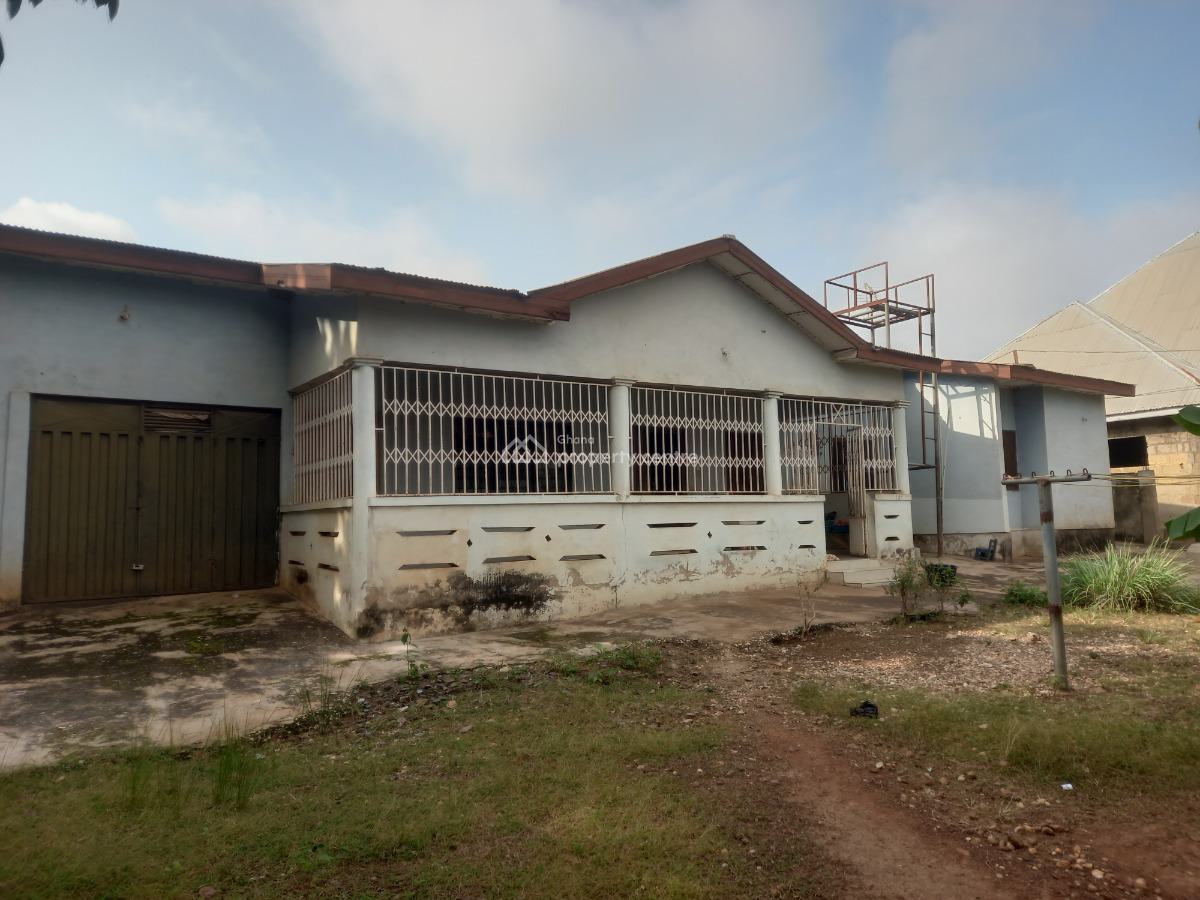 4 Bedrooms, Ofoase, Near Twedie. on Kwadaso Road., Kumasi Metropolitan, Ashanti, House for Sale