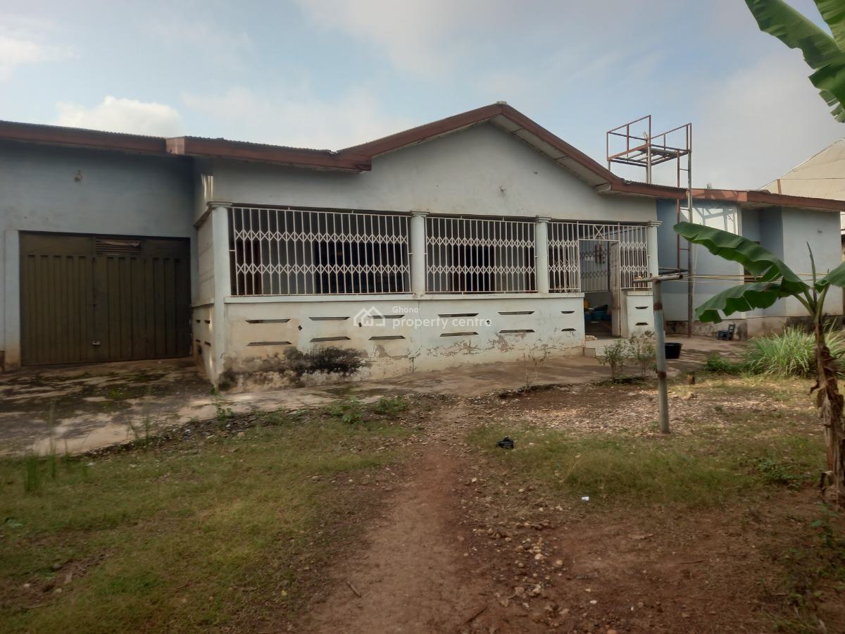 4 Bedrooms, Ofoase, Near Twedie. on Kwadaso Road., Kumasi Metropolitan, Ashanti, House for Sale