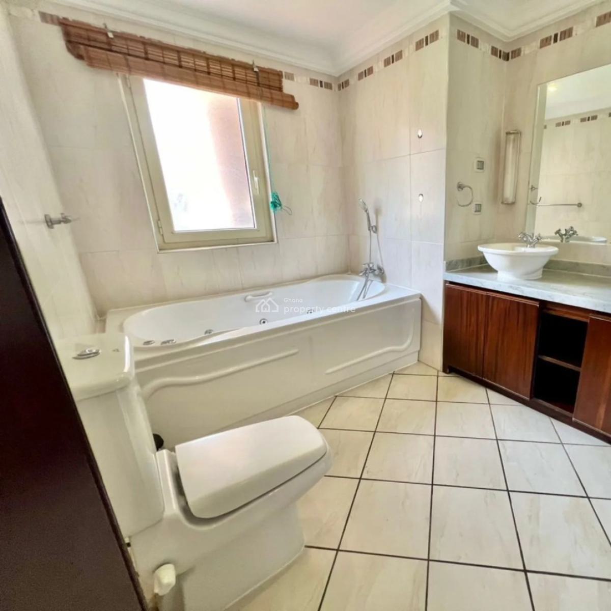 Executive 3 Bedrooms, Dzorwulu, Accra, Apartment for Sale