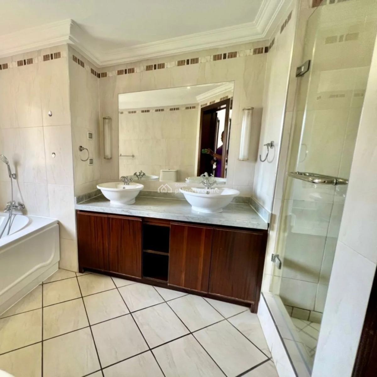 Executive 3 Bedrooms, Dzorwulu, Accra, Apartment for Sale
