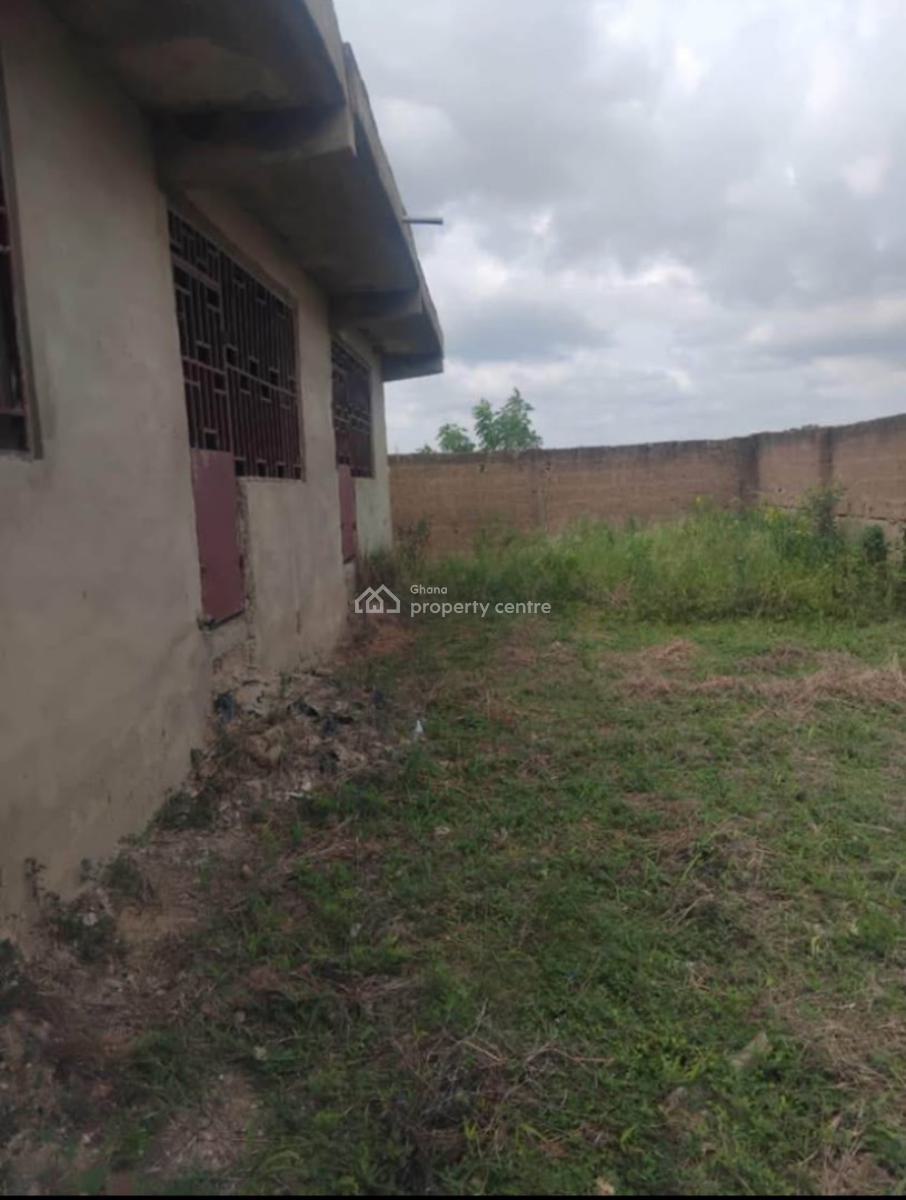 Semi Finished 10 Bedrooms (5) Units of Chamber and Hall Self Containe, Amasaman Road, Ga West Municipal, Accra, Townhouse for Sale