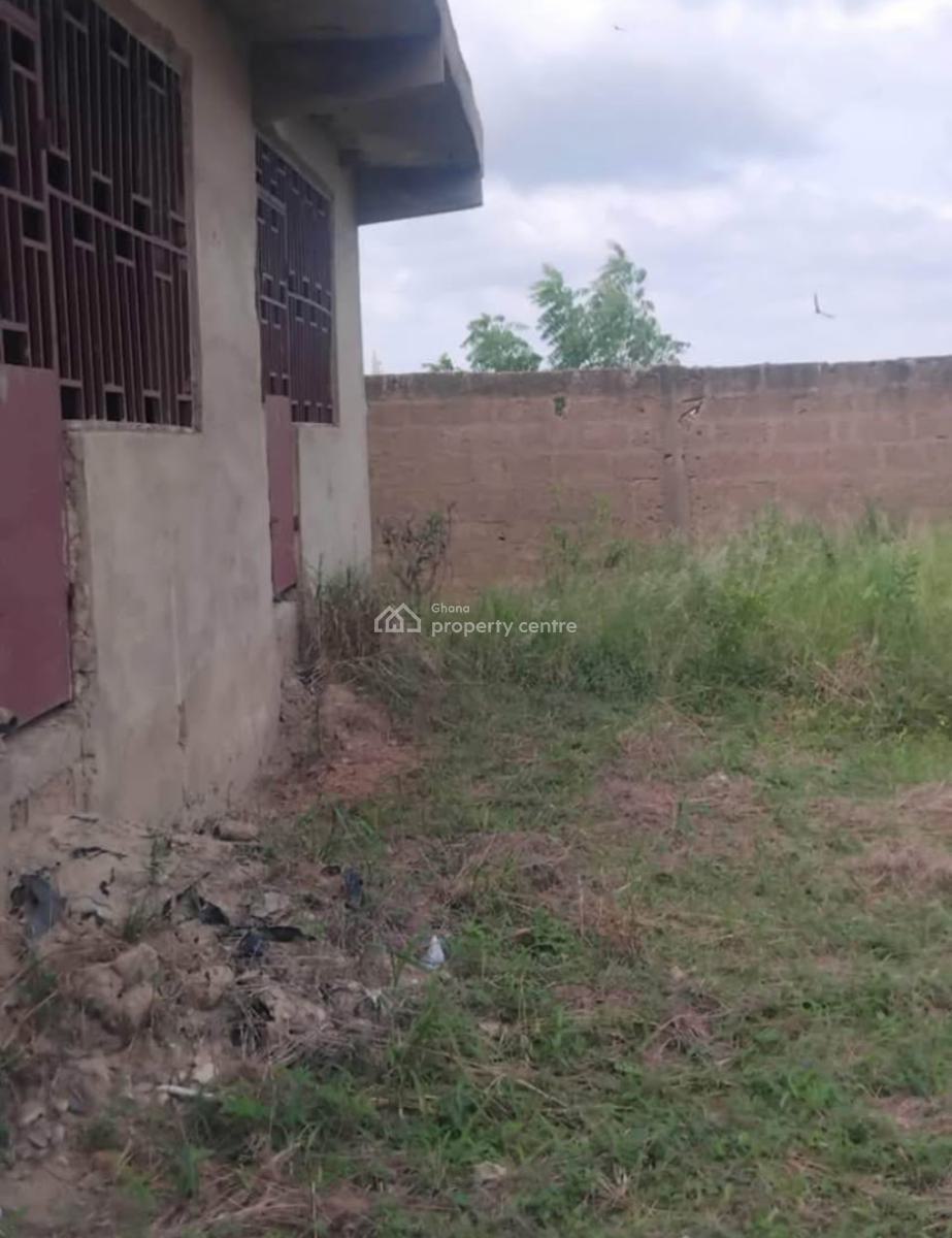 Semi Finished 10 Bedrooms (5) Units of Chamber and Hall Self Containe, Amasaman Road, Ga West Municipal, Accra, Townhouse for Sale