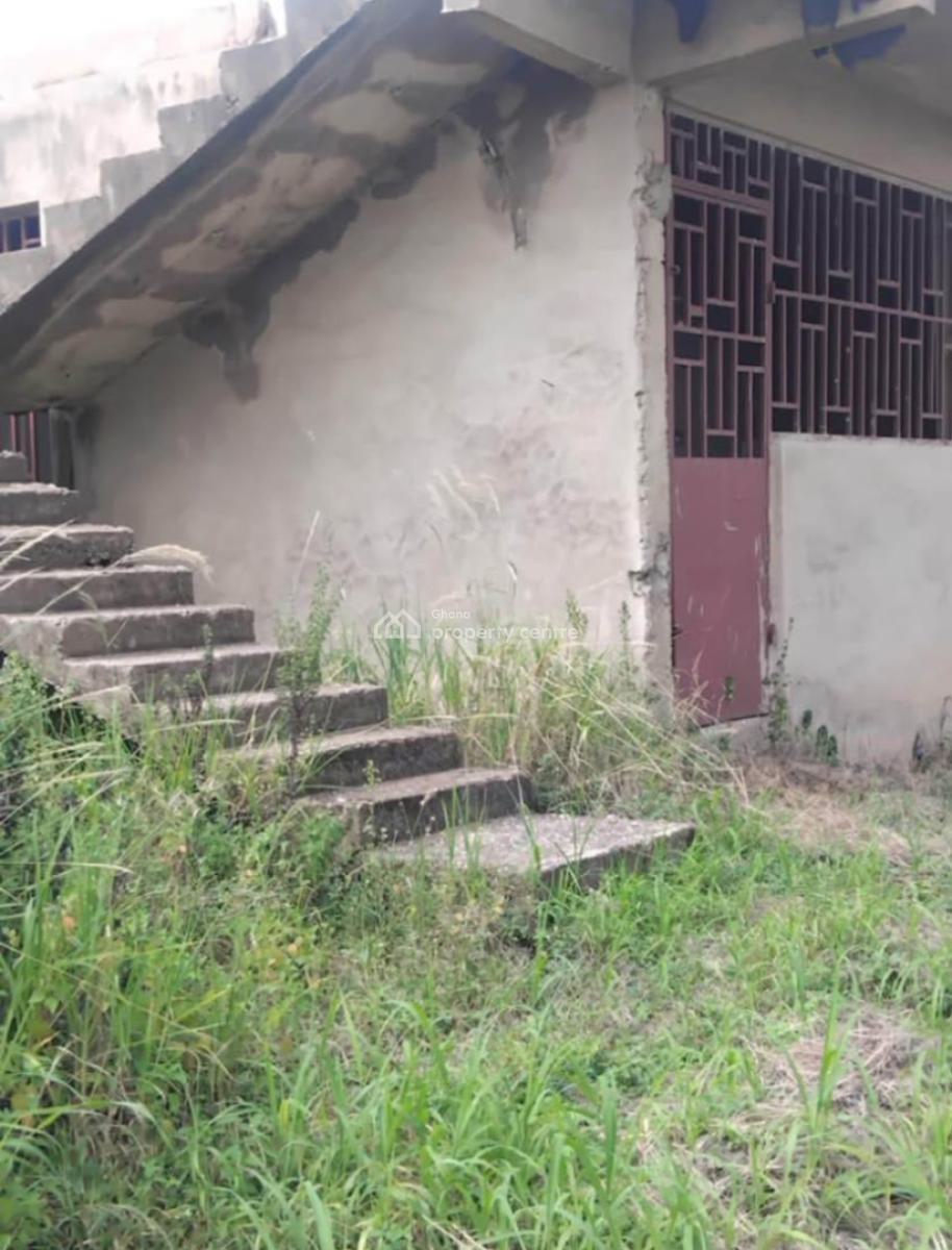 Semi Finished 10 Bedrooms (5) Units of Chamber and Hall Self Containe, Amasaman Road, Ga West Municipal, Accra, Townhouse for Sale