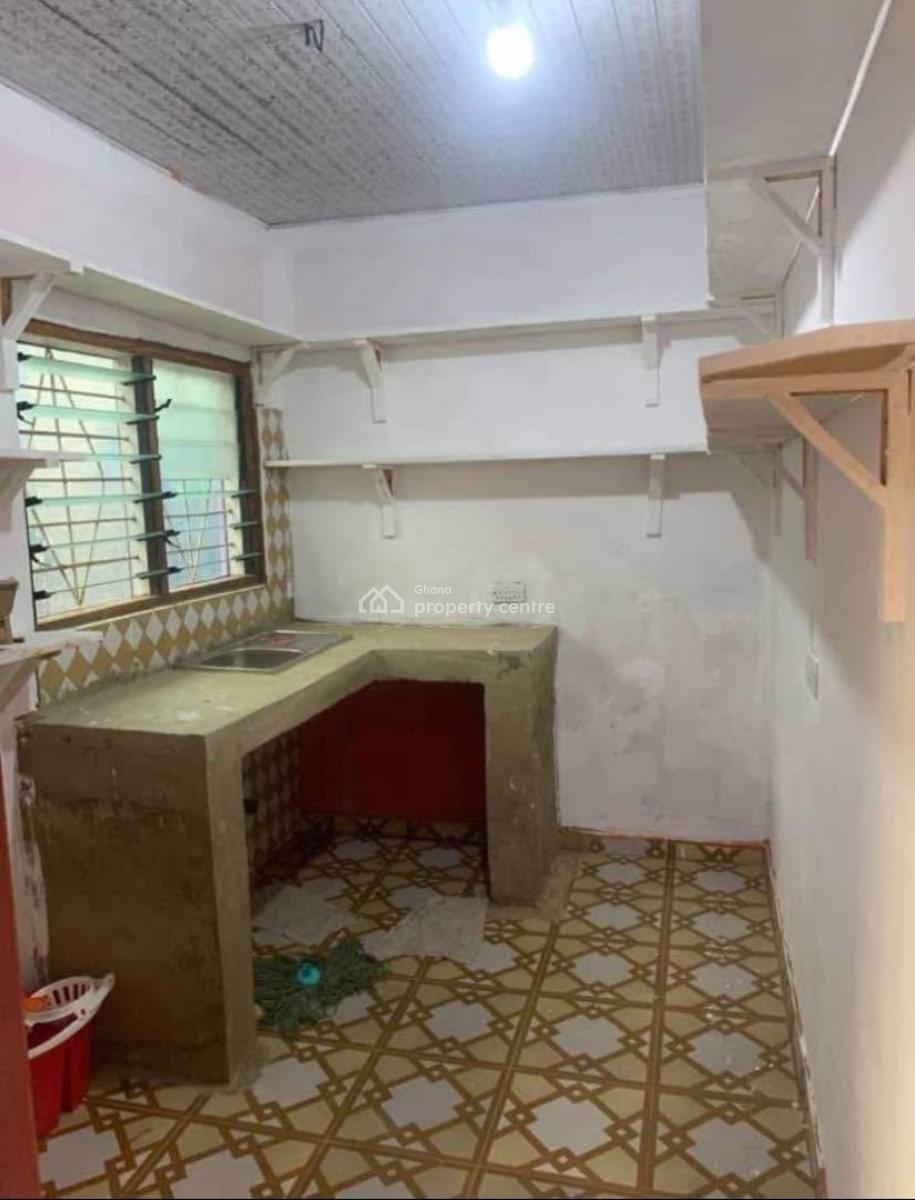 6 Bedrooms and 2 Stores @ Ablekuma Peace Village, Ablekuma Peace Village, Ga South Municipal, Accra, Block of Flats for Sale