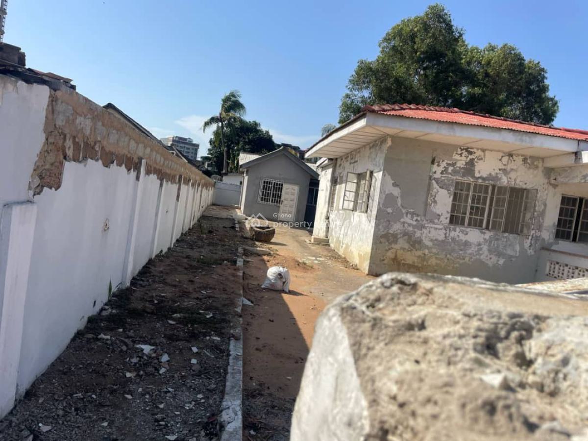 Old 3 Bedroom House with Bq, Osu, Accra, House for Sale