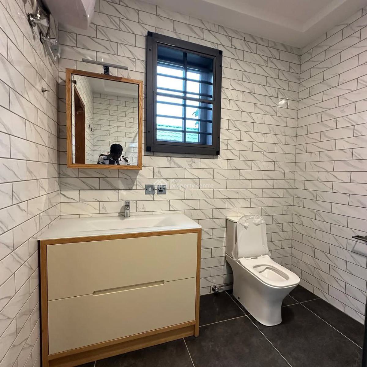 2 Bedrooms, Hfc, Spintex, Accra, Apartment for Rent