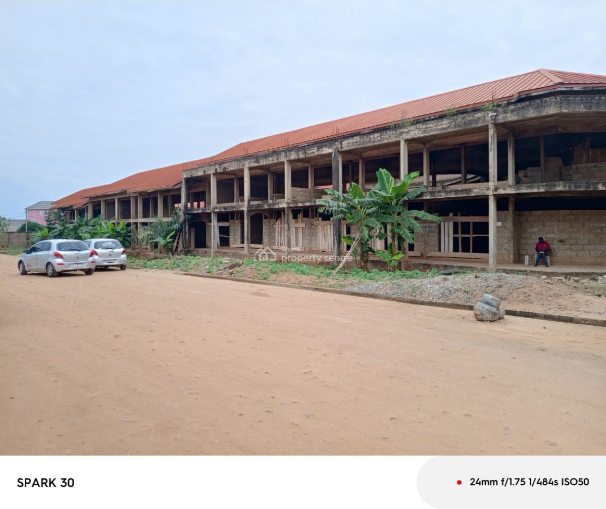Reduced Commercial Property with 20 Units Apartments + 20 Shops/office, Kingsby Area, Achimota, Accra, Commercial Property for Sale