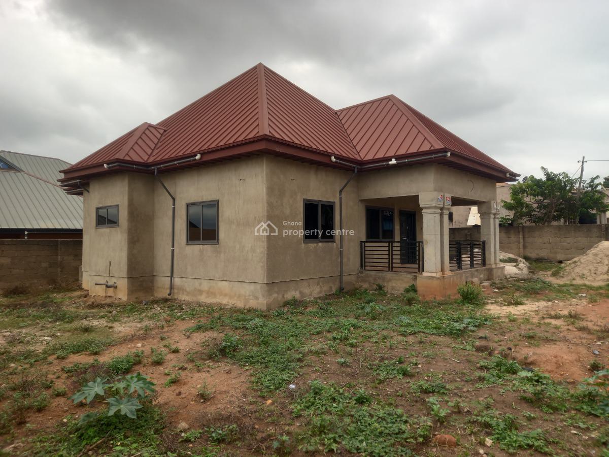 3 Bedrooms. ( on Full Plot), Meduma, on Tafo Pankrono Road., Kumasi Metropolitan, Ashanti, House for Sale
