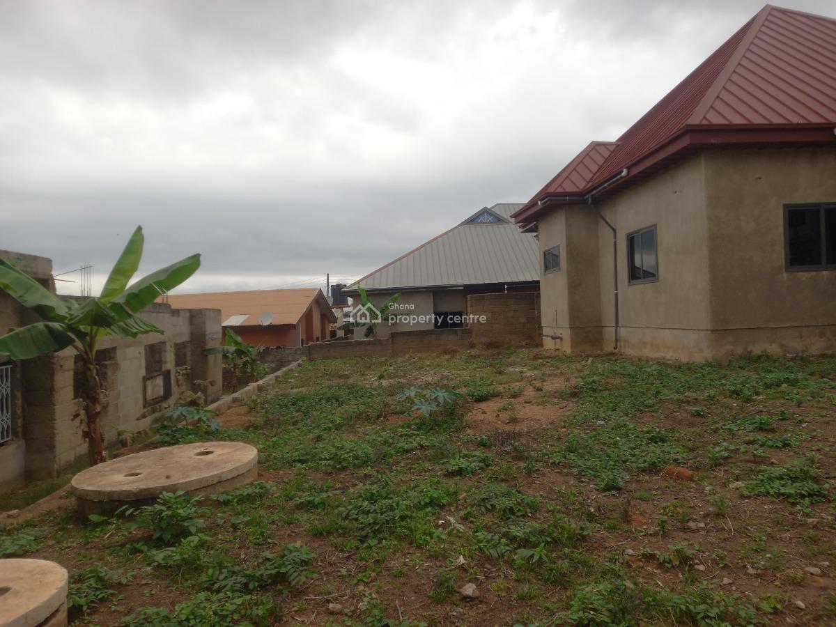 3 Bedrooms. ( on Full Plot), Meduma, on Tafo Pankrono Road., Kumasi Metropolitan, Ashanti, House for Sale