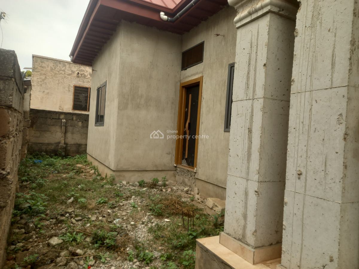 3 Bedrooms. ( on Full Plot), Meduma, on Tafo Pankrono Road., Kumasi Metropolitan, Ashanti, House for Sale