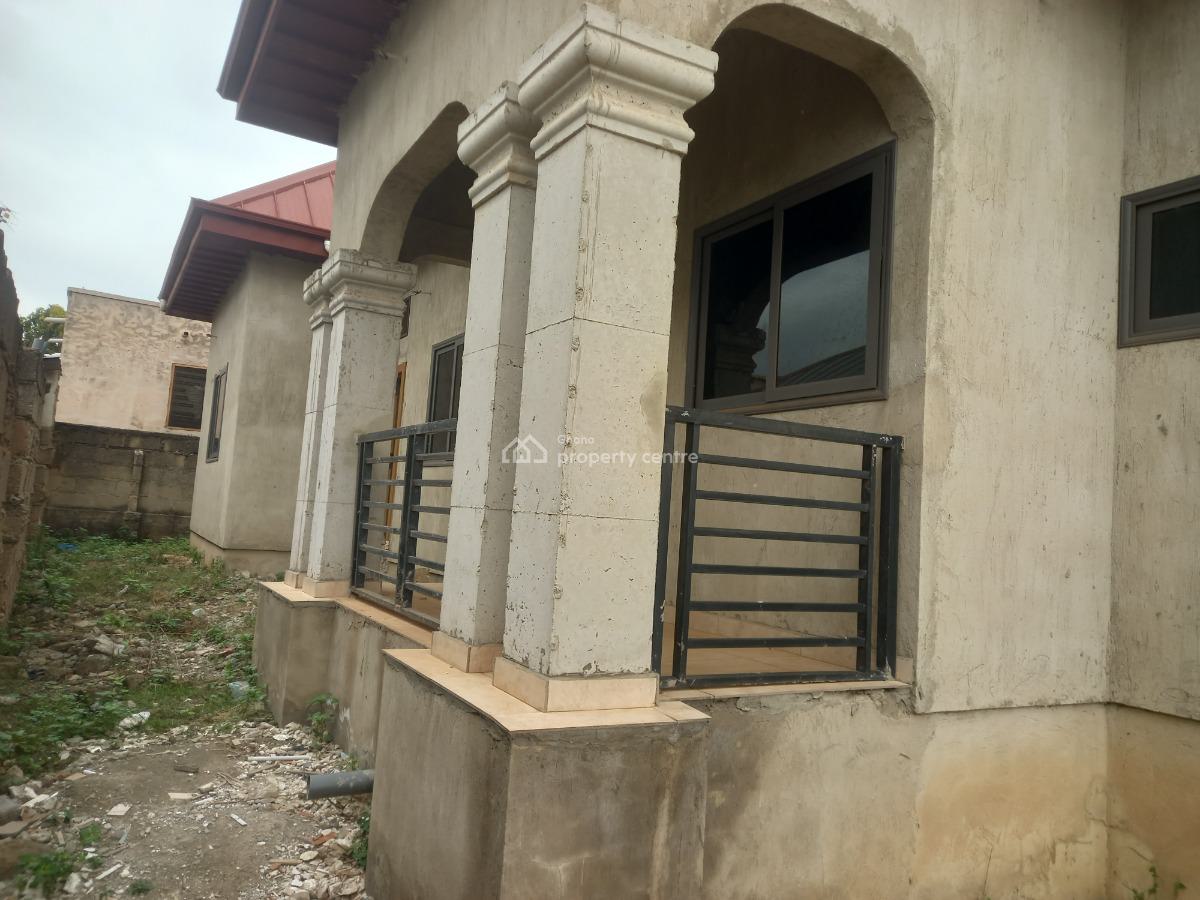 3 Bedrooms. ( on Full Plot), Meduma, on Tafo Pankrono Road., Kumasi Metropolitan, Ashanti, House for Sale