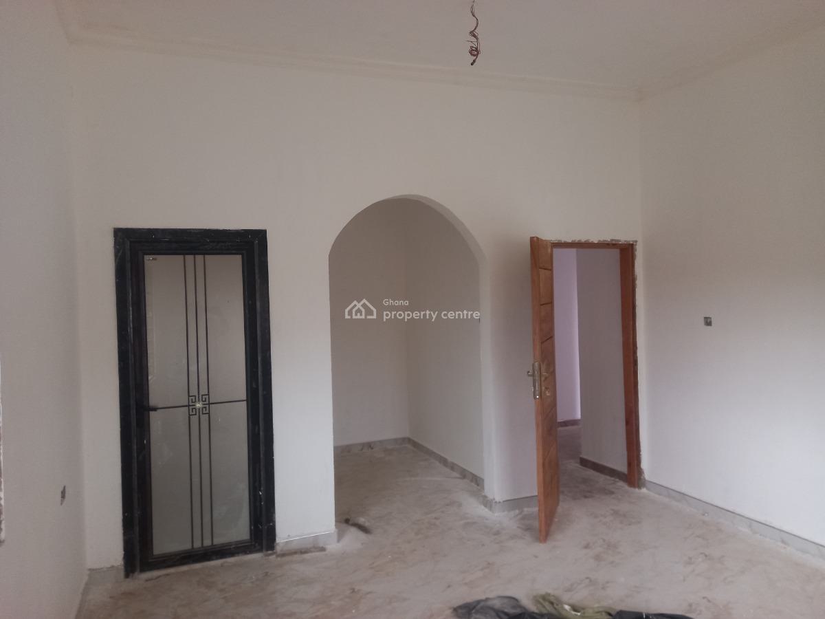 3 Bedrooms. ( on Full Plot), Meduma, on Tafo Pankrono Road., Kumasi Metropolitan, Ashanti, House for Sale