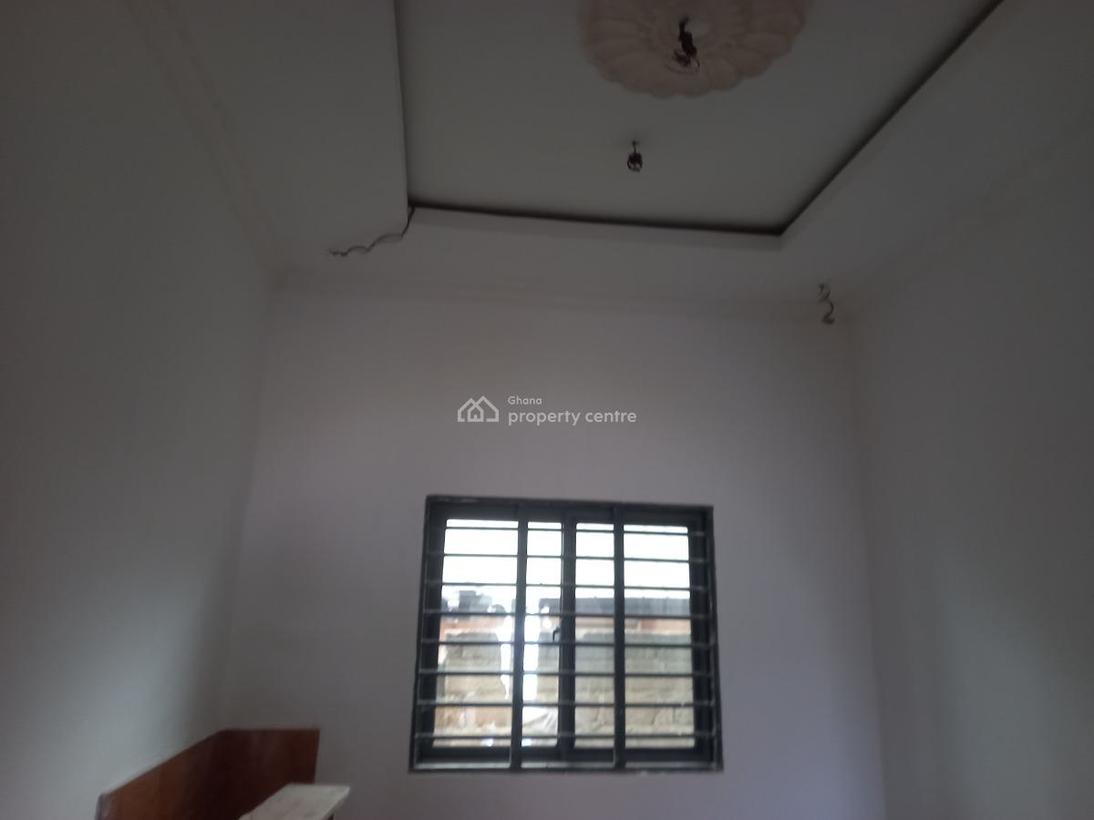 3 Bedrooms. ( on Full Plot), Meduma, on Tafo Pankrono Road., Kumasi Metropolitan, Ashanti, House for Sale