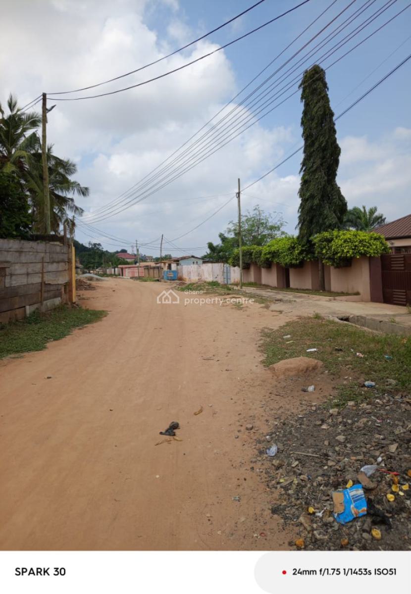 *plot with Old Building @ Awoshie,  Accra*, Odorgonno Secondary School Area, Awoshie, Ga Central Municipal, Accra, House for Sale