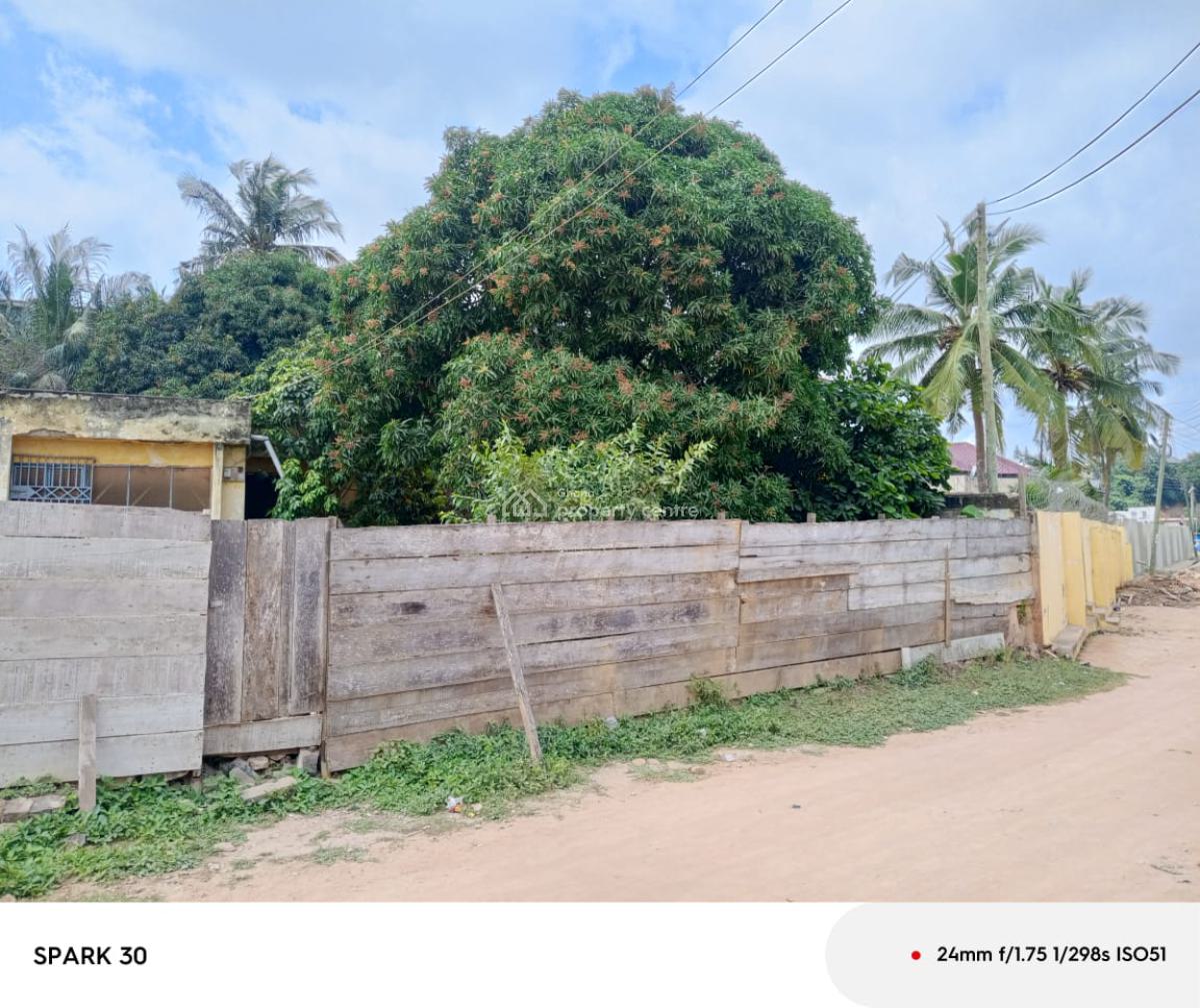 *plot with Old Building @ Awoshie,  Accra*, Odorgonno Secondary School Area, Awoshie, Ga Central Municipal, Accra, House for Sale