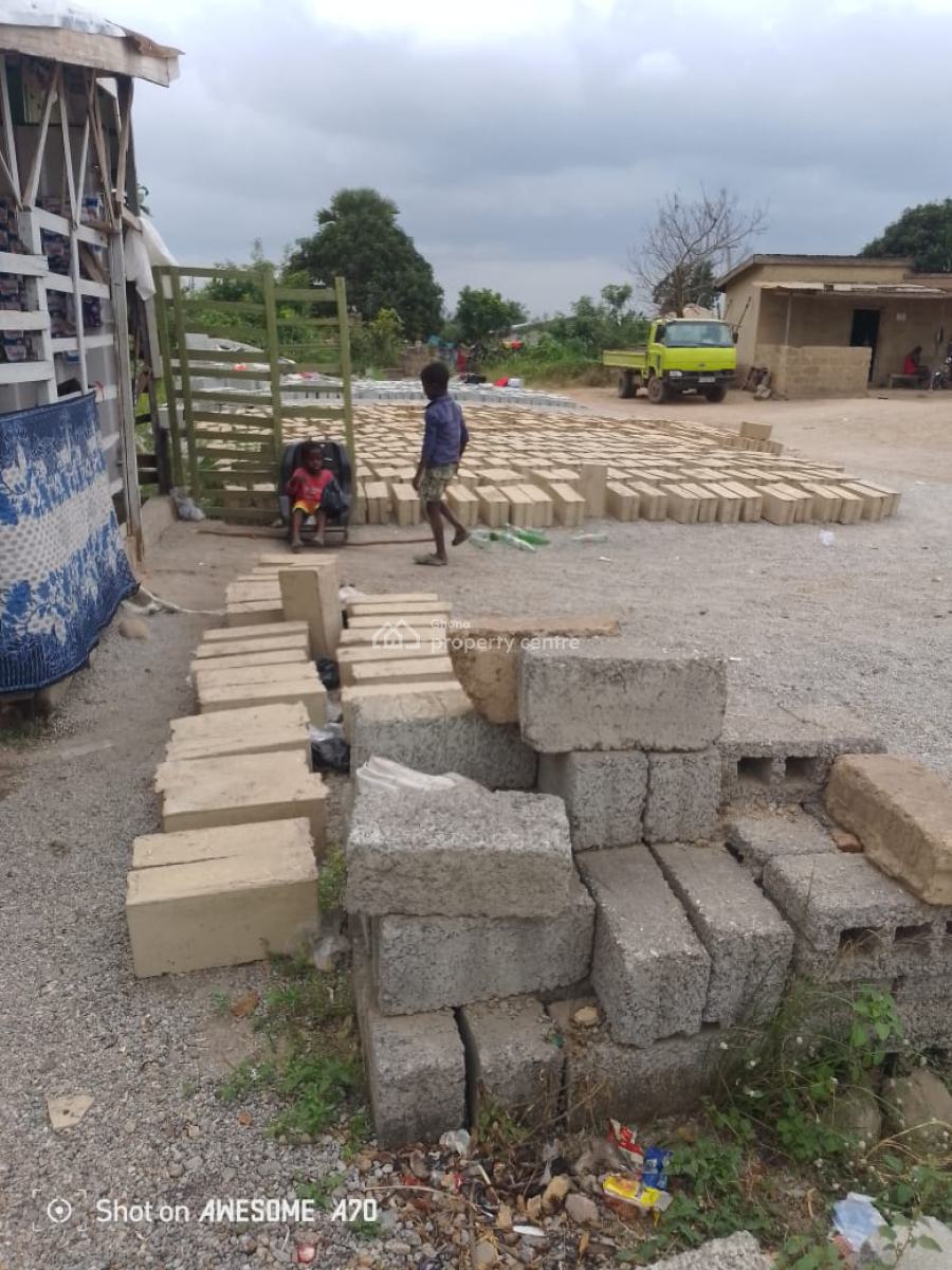 Partially Walled Plot in Between Manhean & Nsakina, Manhean & Nsakina, Ga East Municipal, Accra, Mixed-use Land for Sale