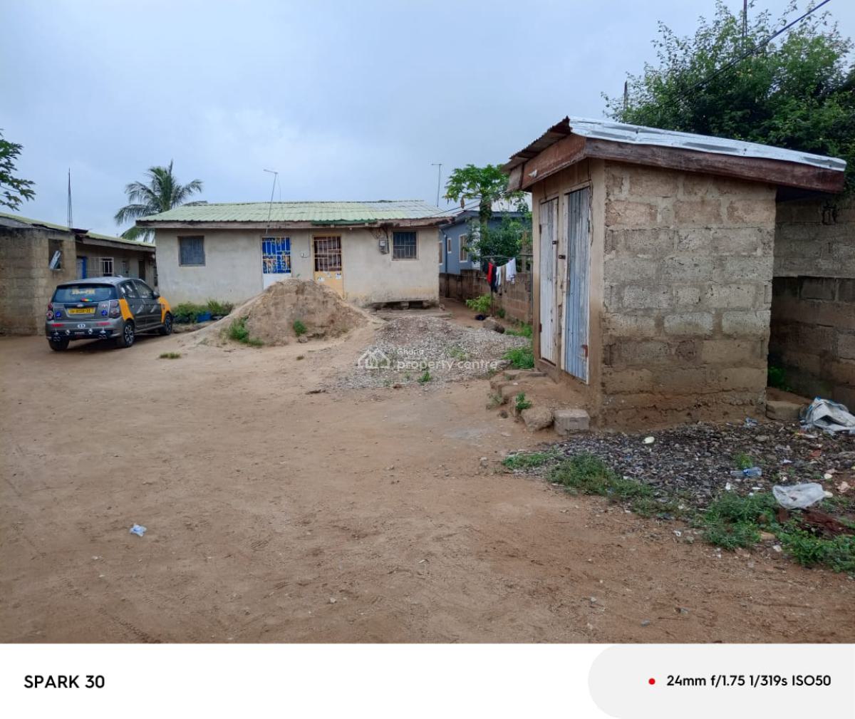 11 Completed Single Rooms with Porch + 3units of Unroofed Chamber&hall, Manhean Ablekuma, Ga East Municipal, Accra, House for Sale