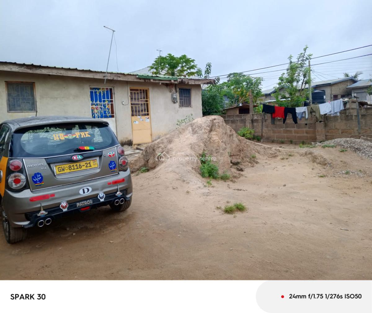 11 Completed Single Rooms with Porch + 3units of Unroofed Chamber&hall, Manhean Ablekuma, Ga East Municipal, Accra, House for Sale
