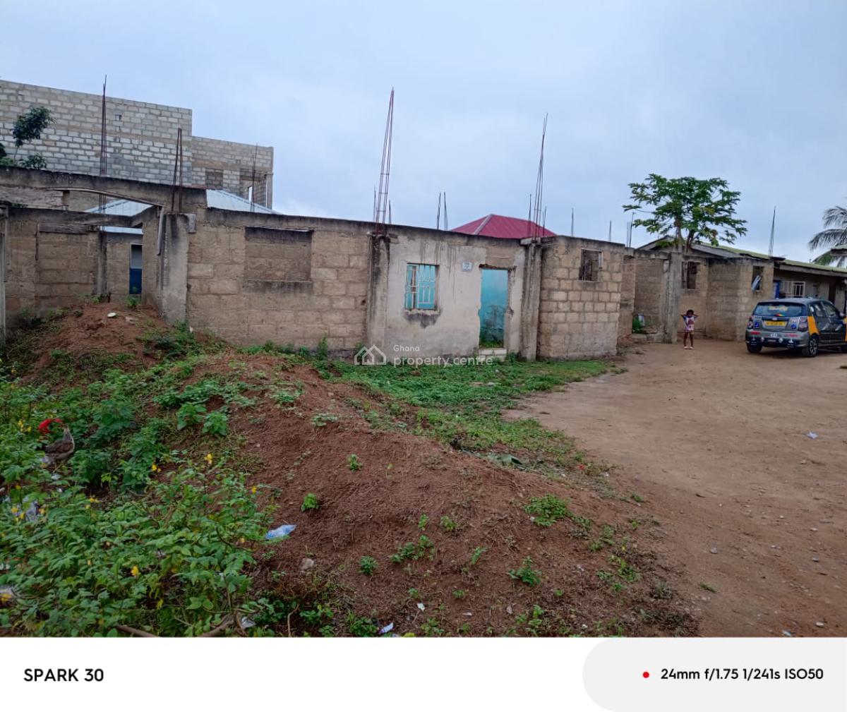 11 Completed Single Rooms with Porch + 3units of Unroofed Chamber&hall, Manhean Ablekuma, Ga East Municipal, Accra, House for Sale