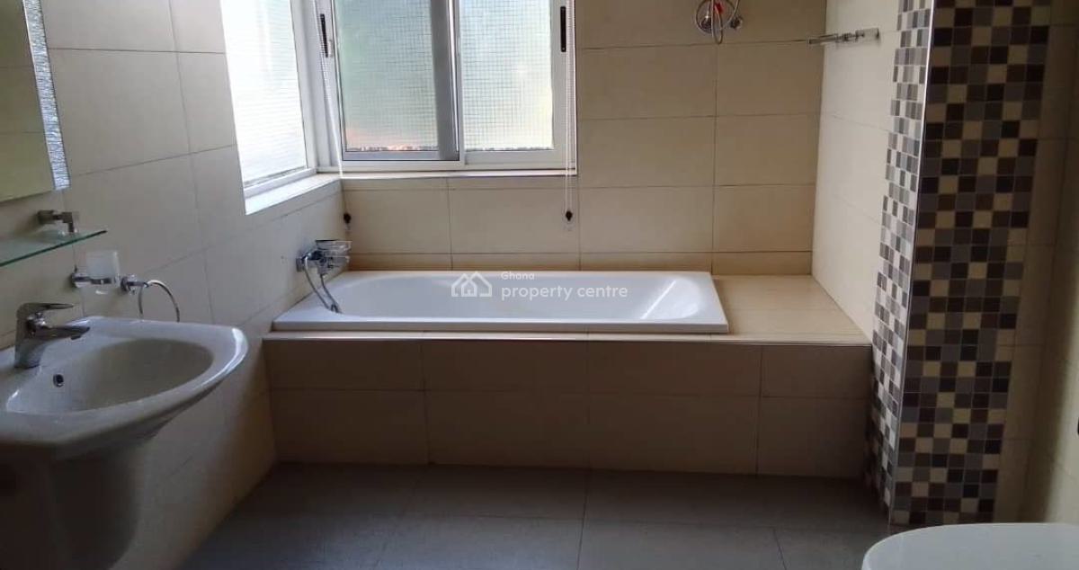 Fully Detached 5 Bedroom Duplex in a Gated Community with Pool, Cantonments, Accra, Detached Duplex for Sale