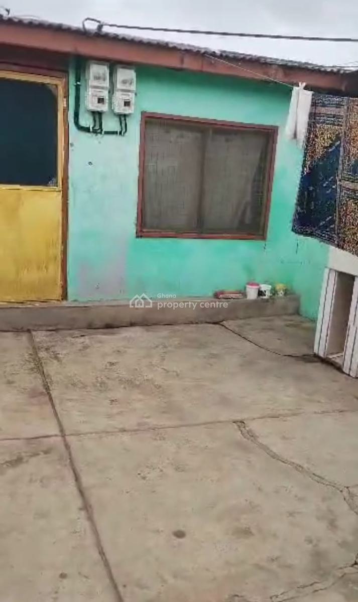 Old 3 Bedrooms House, Awudome, North Kaneshie, Accra, House for Sale
