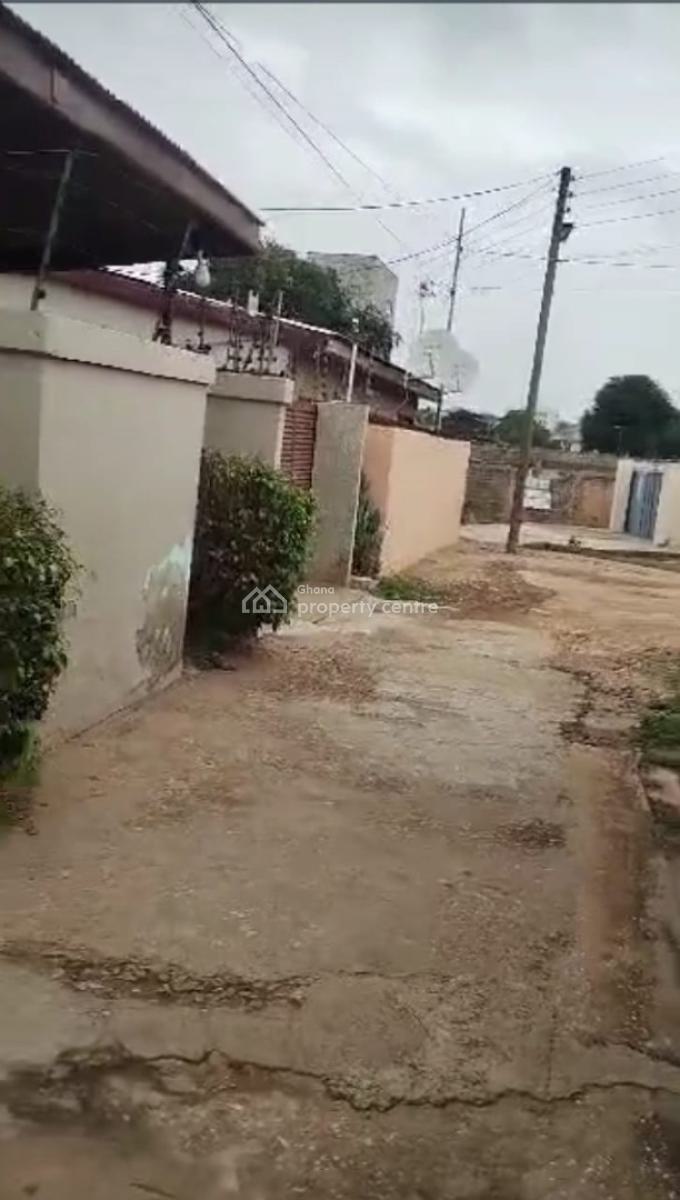 Old 3 Bedrooms House, Awudome, North Kaneshie, Accra, House for Sale