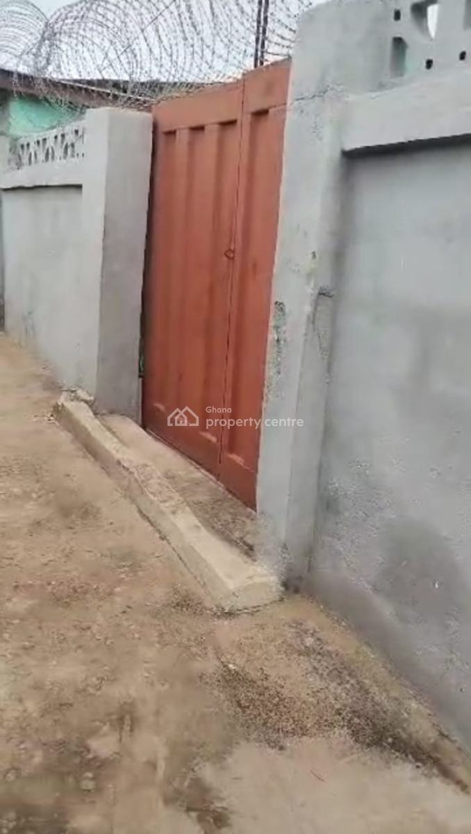 Old 3 Bedrooms House, Awudome, North Kaneshie, Accra, House for Sale