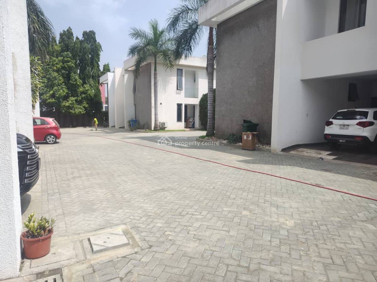 5 Bedrooms House, Roman Ridge, Accra, House for Sale