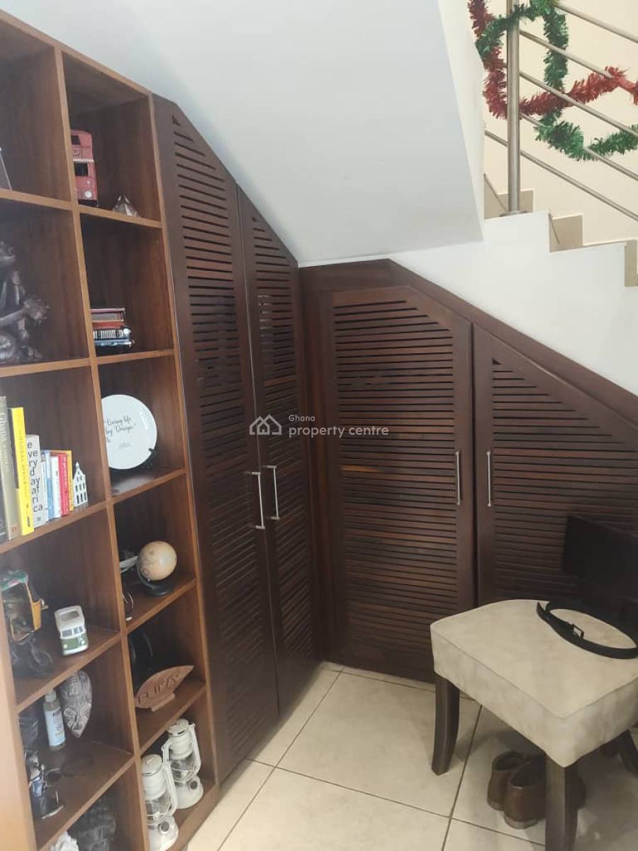 5 Bedrooms House, Roman Ridge, Accra, House for Sale