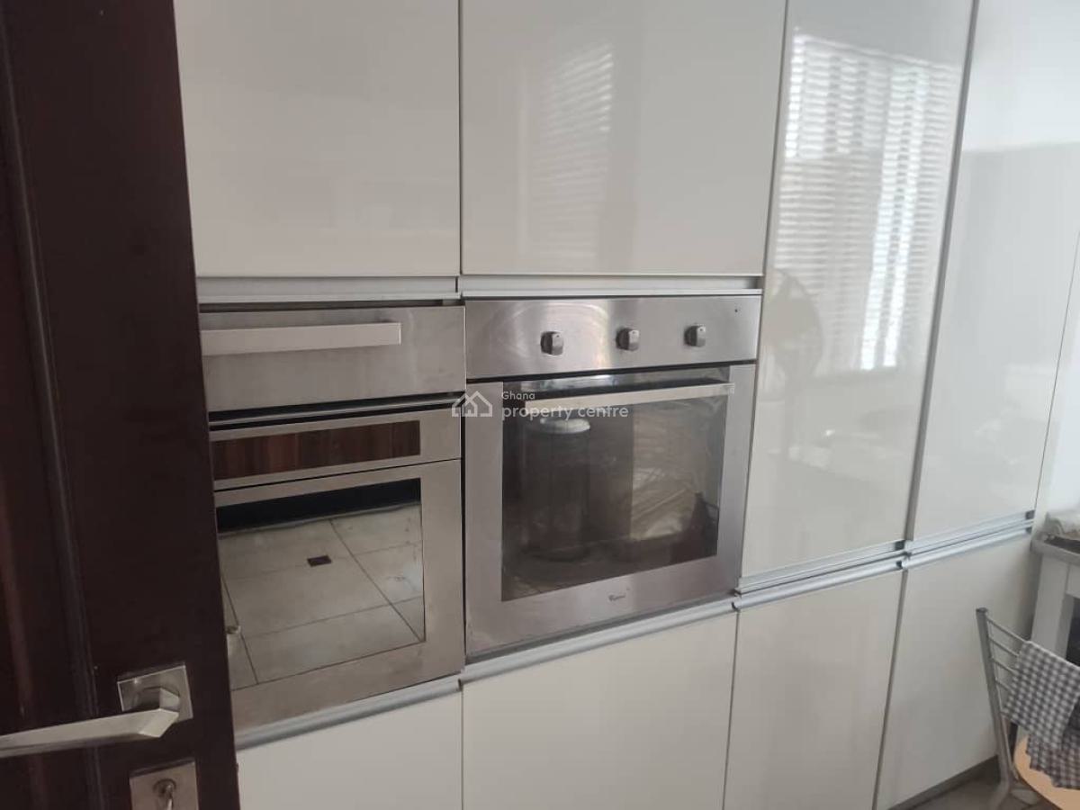 5 Bedrooms House, Roman Ridge, Accra, House for Sale