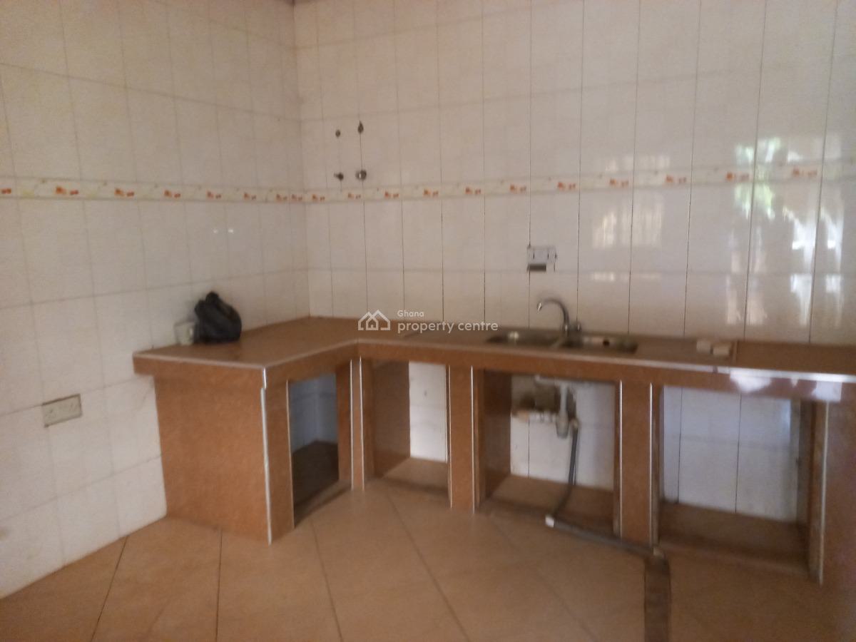 6 Bedrooms, Santasi Heman., Kumasi Metropolitan, Ashanti, House for Sale