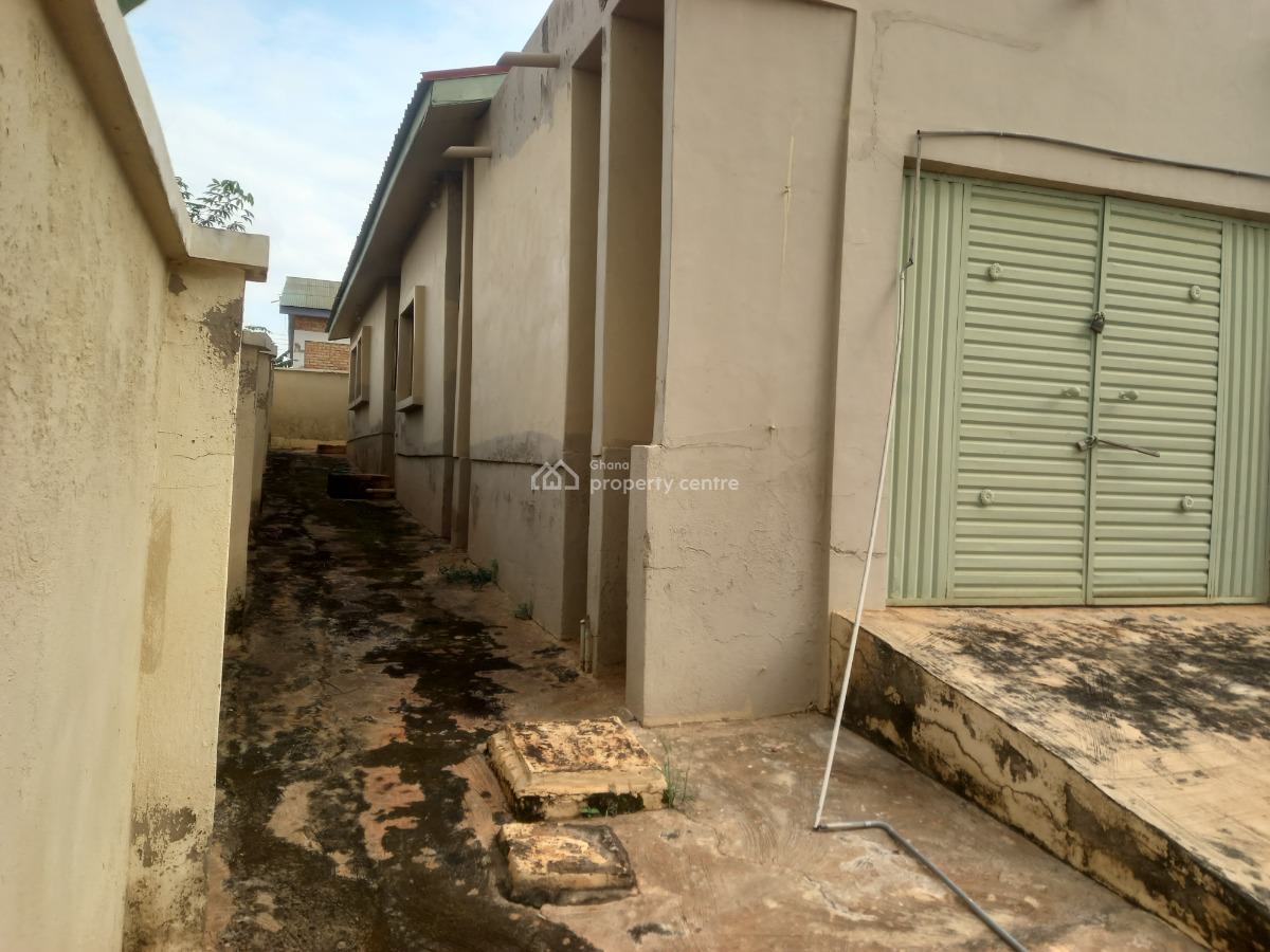 6 Bedrooms, Santasi Heman., Kumasi Metropolitan, Ashanti, House for Sale