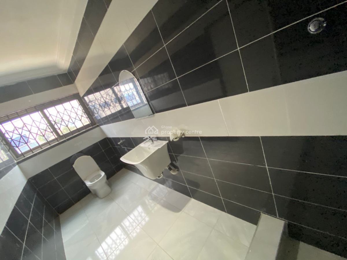 Three Bedroom Semi Detached, Oyarifa, Oyarifa, La Nkwantanang Madina Municipal, Accra, House for Sale