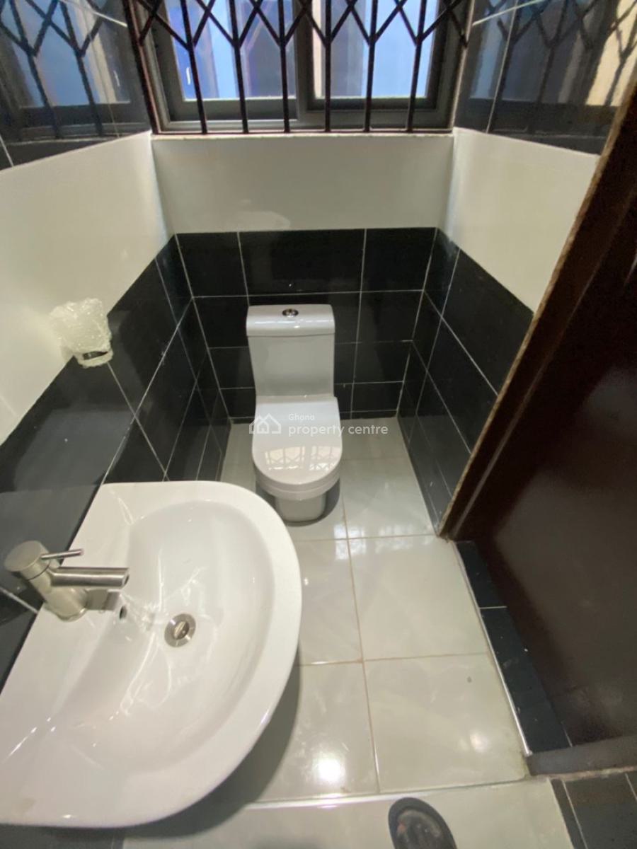 Three Bedroom Semi Detached, Oyarifa, Oyarifa, La Nkwantanang Madina Municipal, Accra, House for Sale