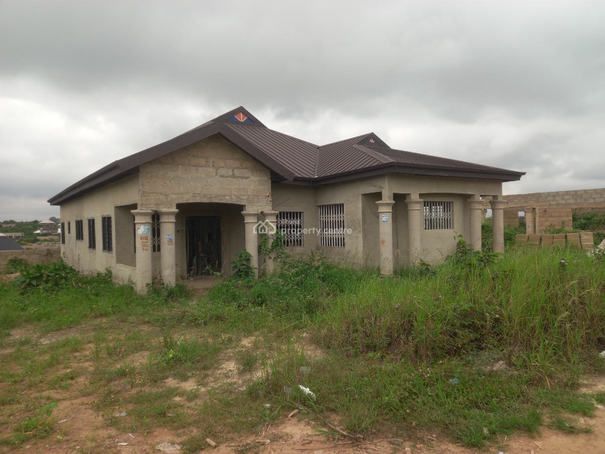 4 Bedrooms, Antoa New Site, on Buokrom Kenyasi Road., Kumasi Metropolitan, Ashanti, House for Sale