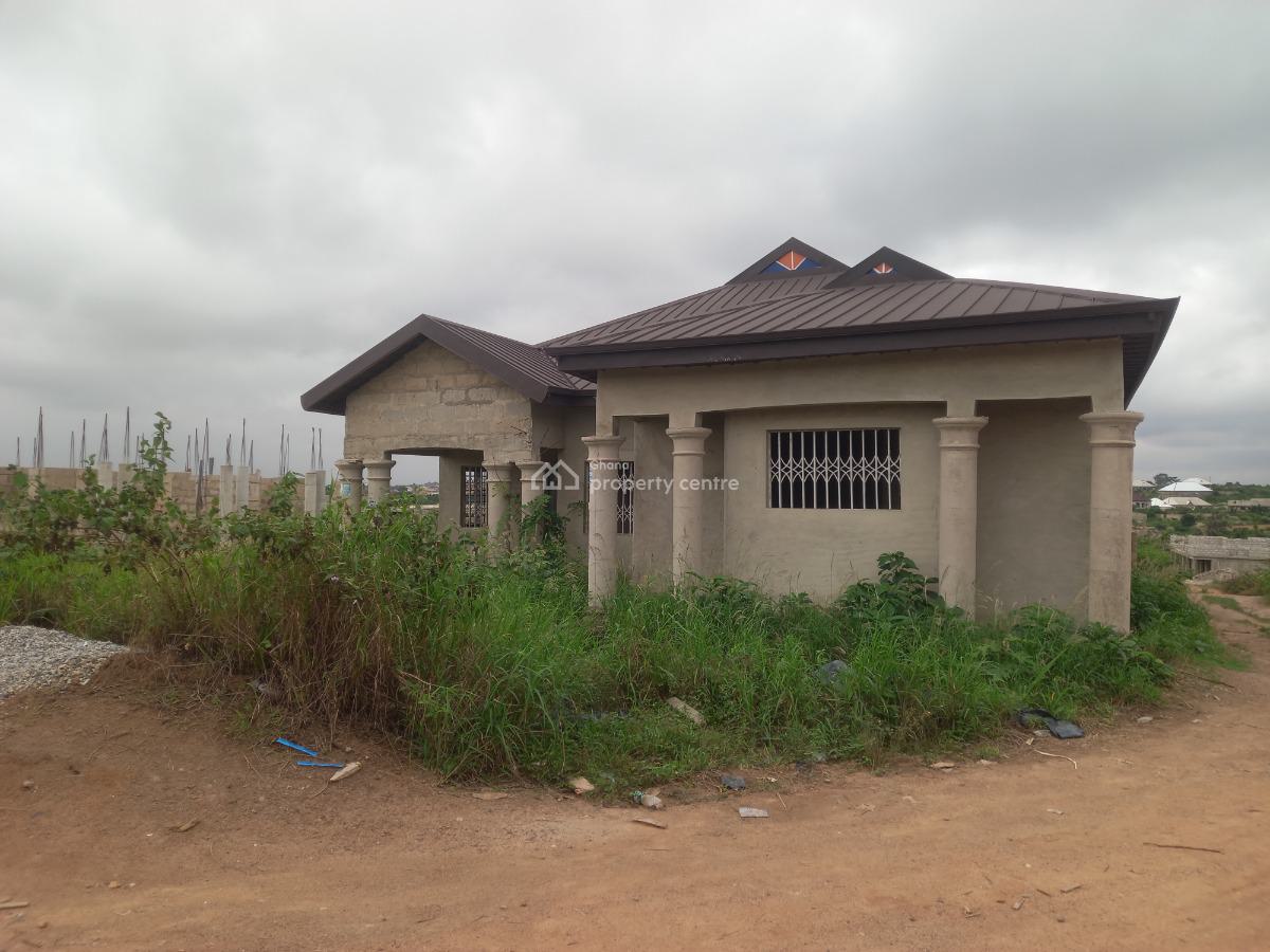 4 Bedrooms, Antoa New Site, on Buokrom Kenyasi Road., Kumasi Metropolitan, Ashanti, House for Sale