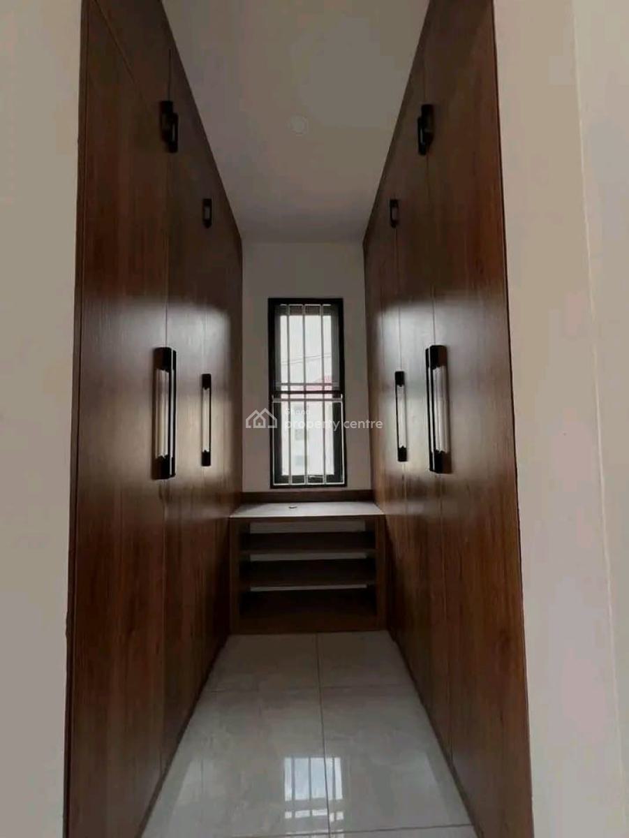 Luxurious Newly Built 4-bedroom Townhouse @ East Legon, East Legon, Accra, House for Sale