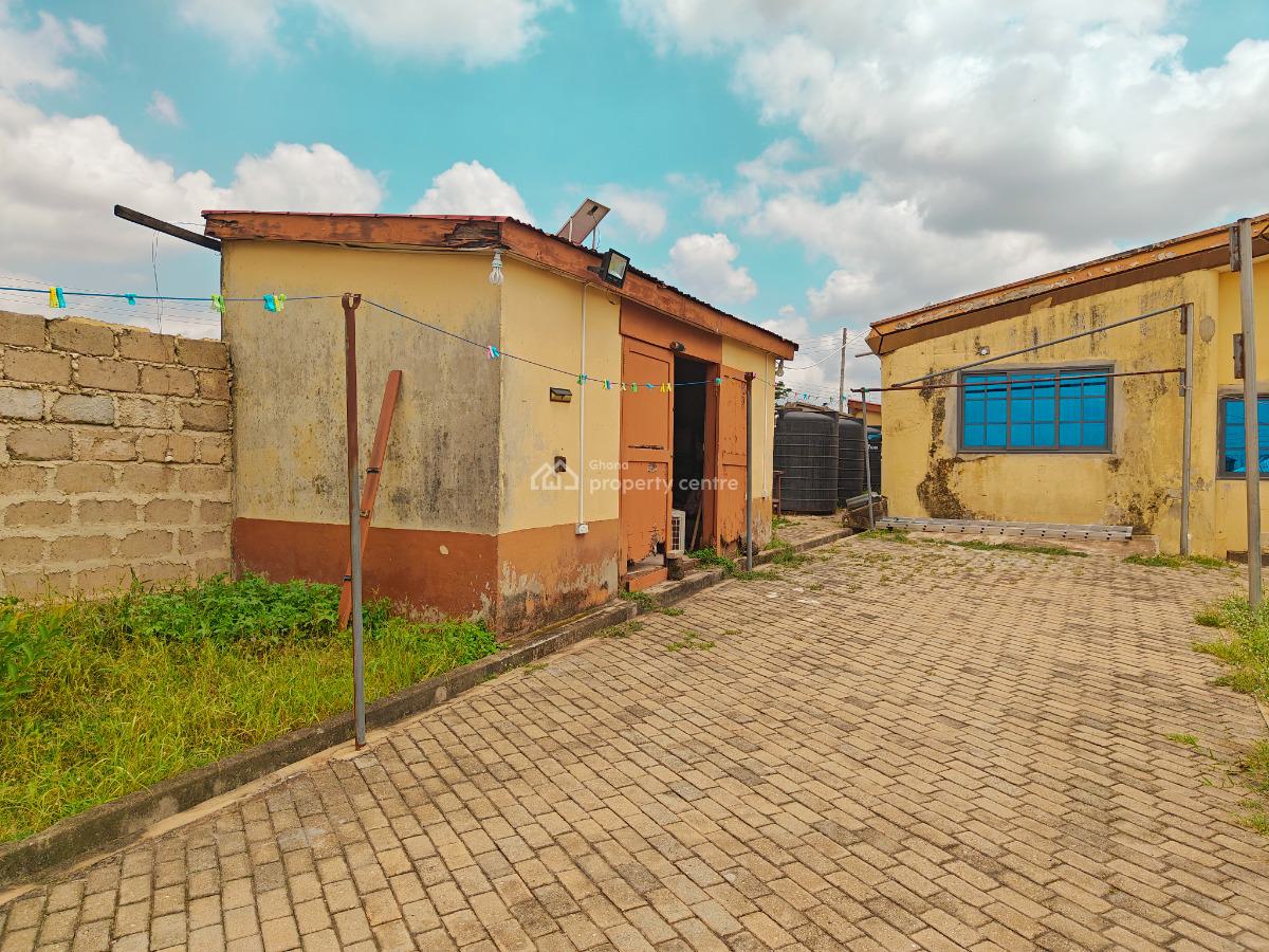 6 Bedrooms House at Kronum-abuohia, Kronum-abuohia, Kumasi Metropolitan, Ashanti, House for Sale