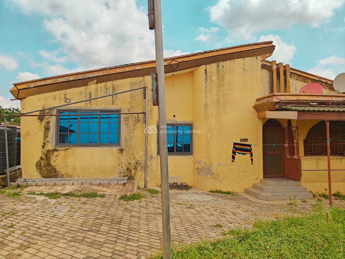 6 Bedrooms House at Kronum-abuohia, Kronum-abuohia, Kumasi Metropolitan, Ashanti, House for Sale
