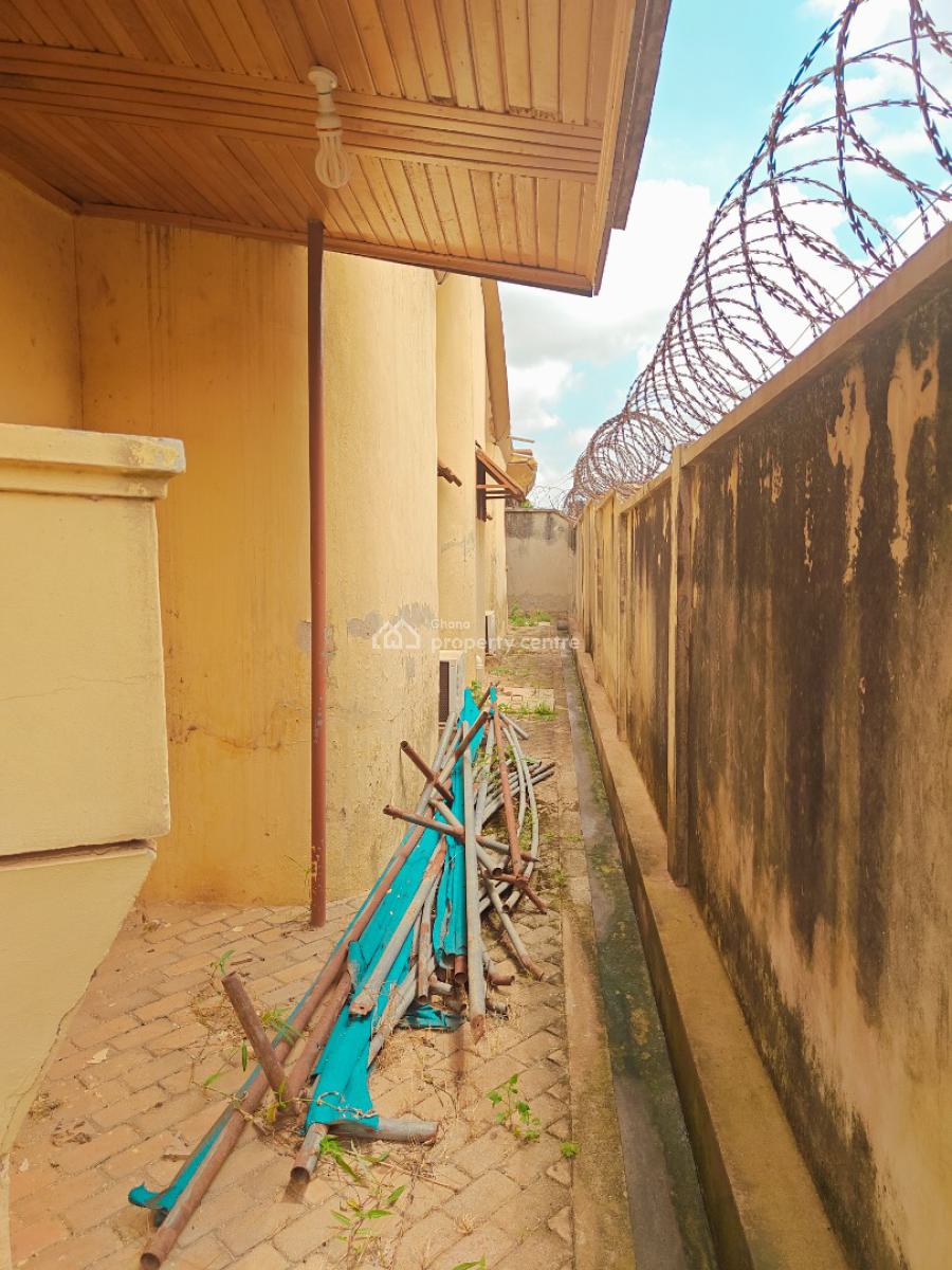 6 Bedrooms House at Kronum-abuohia, Kronum-abuohia, Kumasi Metropolitan, Ashanti, House for Sale