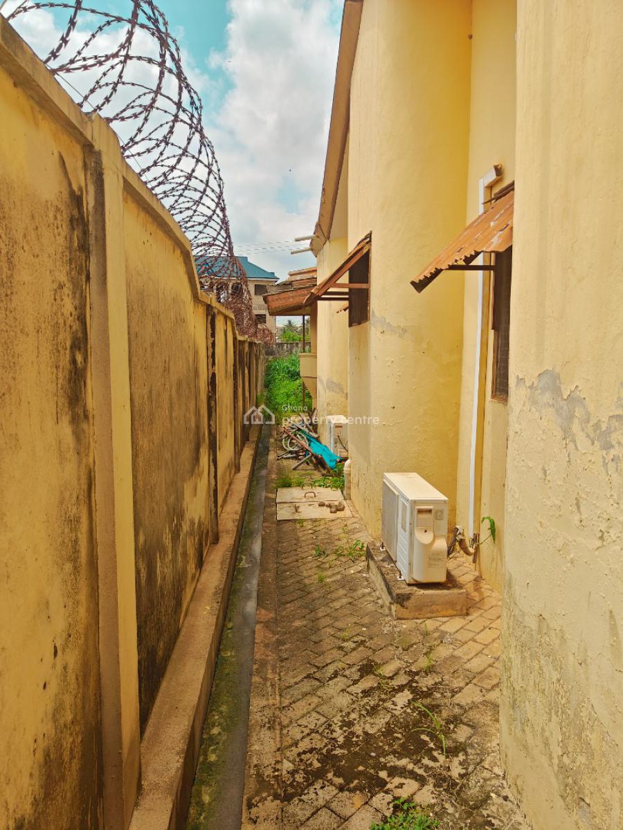 6 Bedrooms House at Kronum-abuohia, Kronum-abuohia, Kumasi Metropolitan, Ashanti, House for Sale