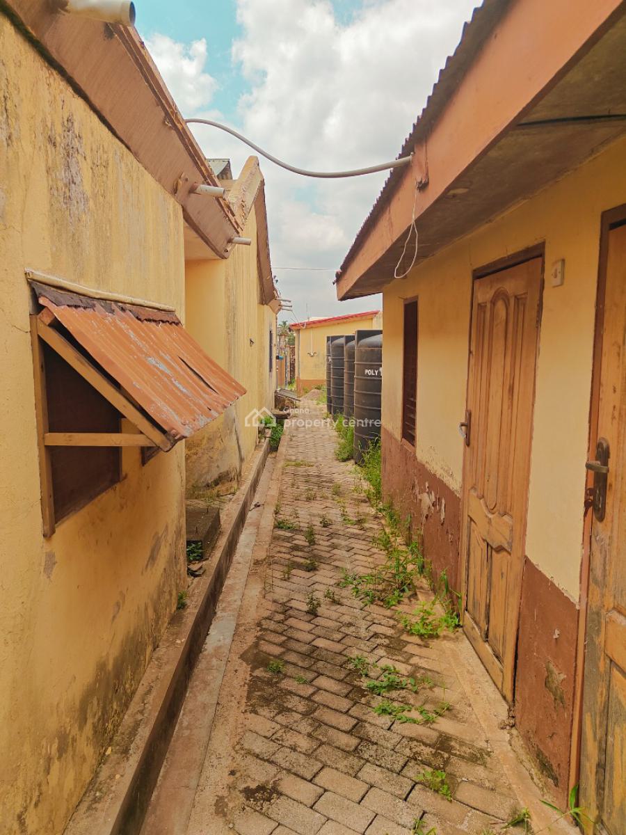 6 Bedrooms House at Kronum-abuohia, Kronum-abuohia, Kumasi Metropolitan, Ashanti, House for Sale