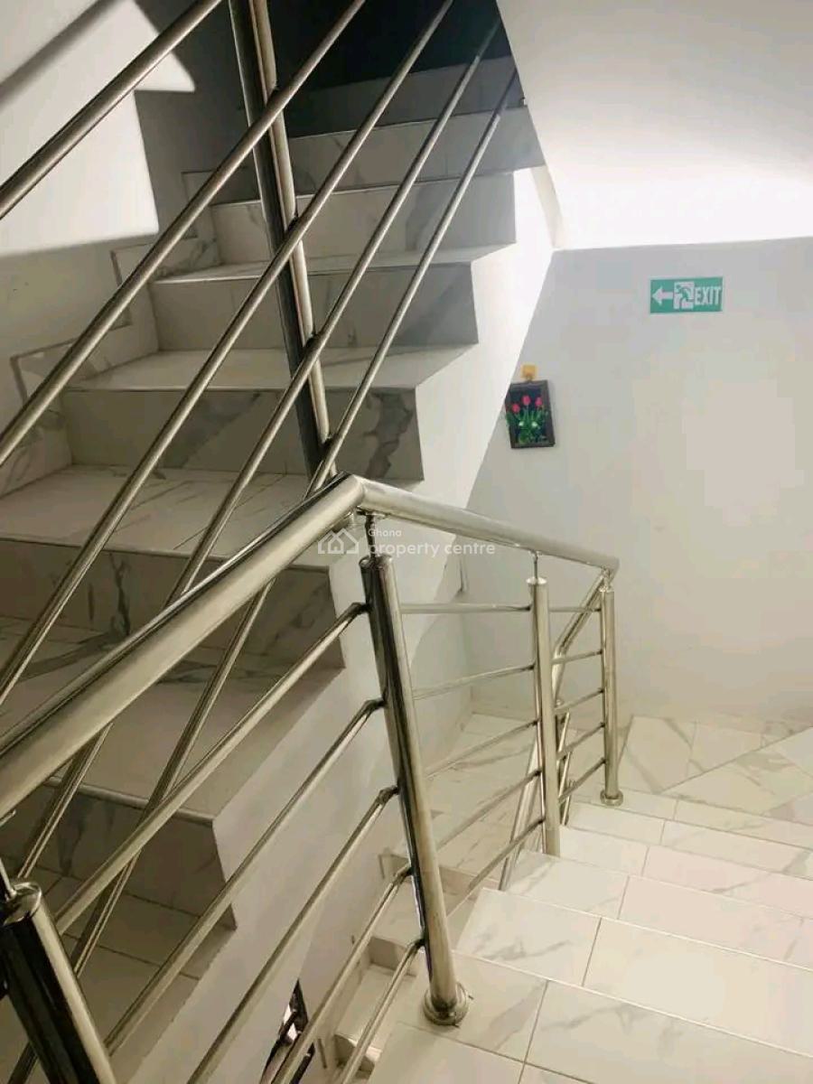 a 2 Room All Ensuite Commercial Space Facing The Roadside, North Labone, Accra, Commercial Property for Rent