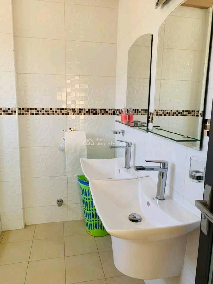 a 2 Room All Ensuite Commercial Space Facing The Roadside, North Labone, Accra, Commercial Property for Rent
