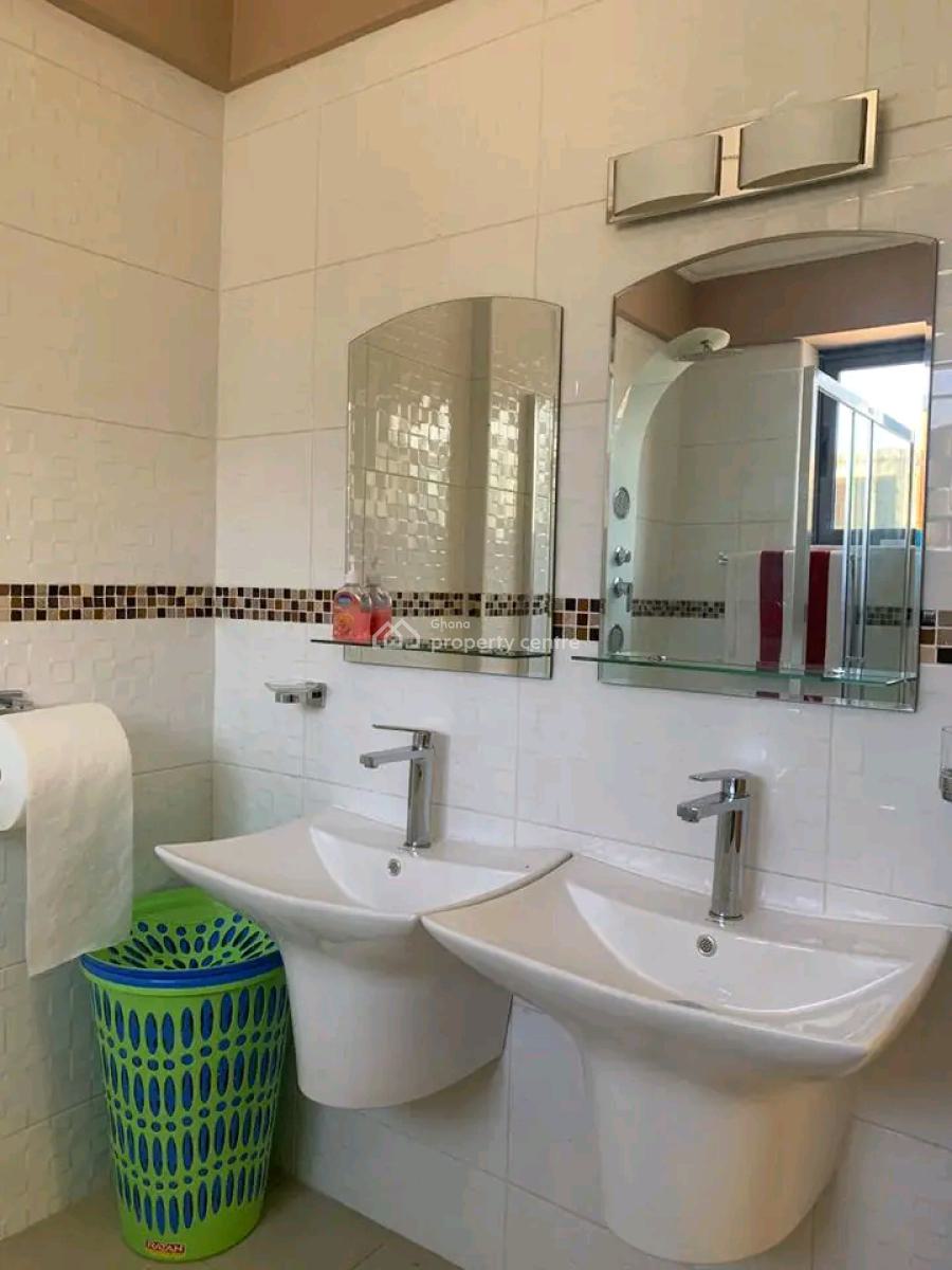 a 2 Room All Ensuite Commercial Space Facing The Roadside, North Labone, Accra, Commercial Property for Rent