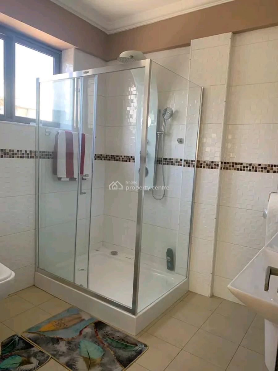 a 2 Room All Ensuite Commercial Space Facing The Roadside, North Labone, Accra, Commercial Property for Rent