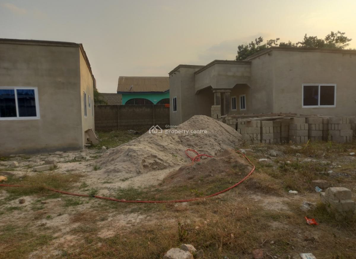6 Bedrooms  ( 2 Separate Houses), Asuofia Asaaman,  on Abrepo Road., Kumasi Metropolitan, Ashanti, House for Sale