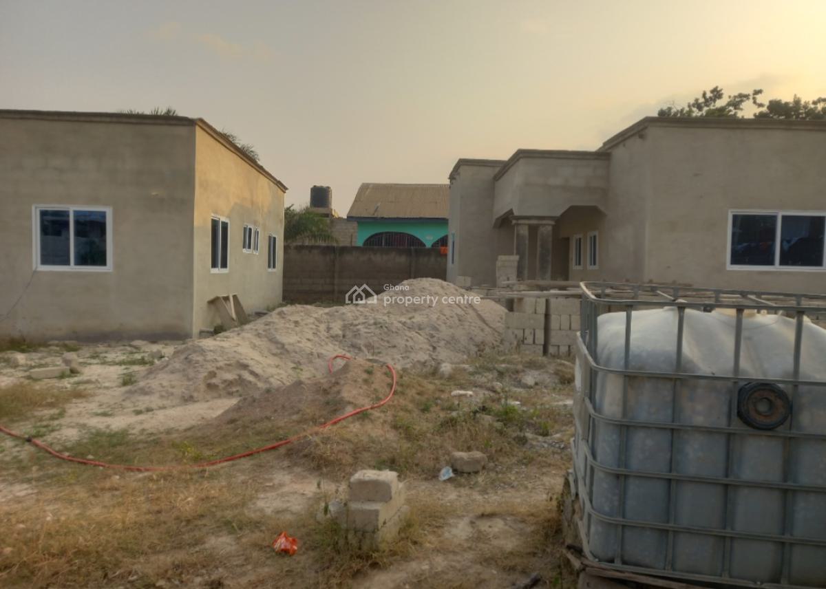6 Bedrooms  ( 2 Separate Houses), Asuofia Asaaman,  on Abrepo Road., Kumasi Metropolitan, Ashanti, House for Sale